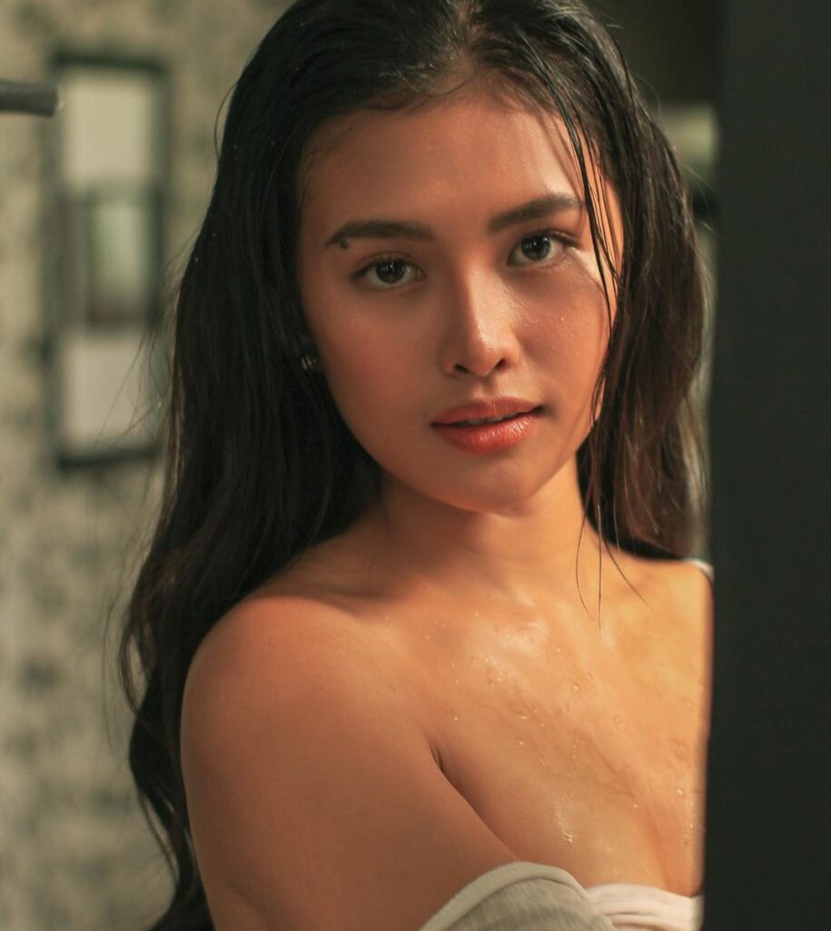 3 Film Semi Filipina Cristine Bermas, Gairah di Tengah Deras Hujan