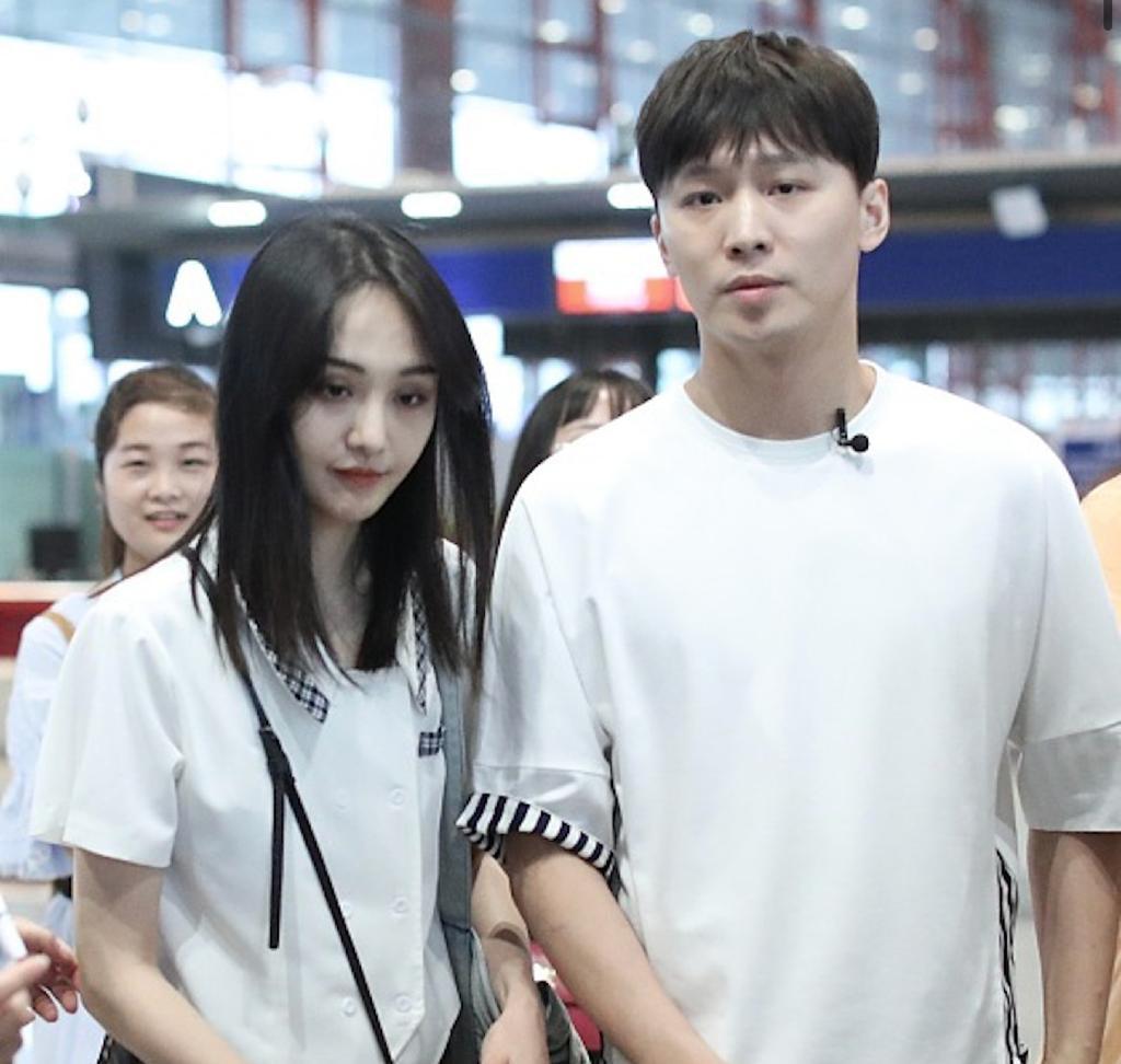 Dituduh Aniaya Anak Oleh Mantan Pacar, Aktris Tiongkok Zheng Shuang Membantah