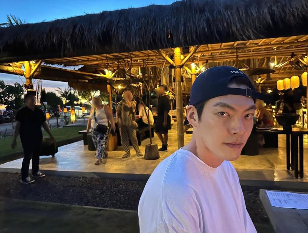 kim woo  bin di bali