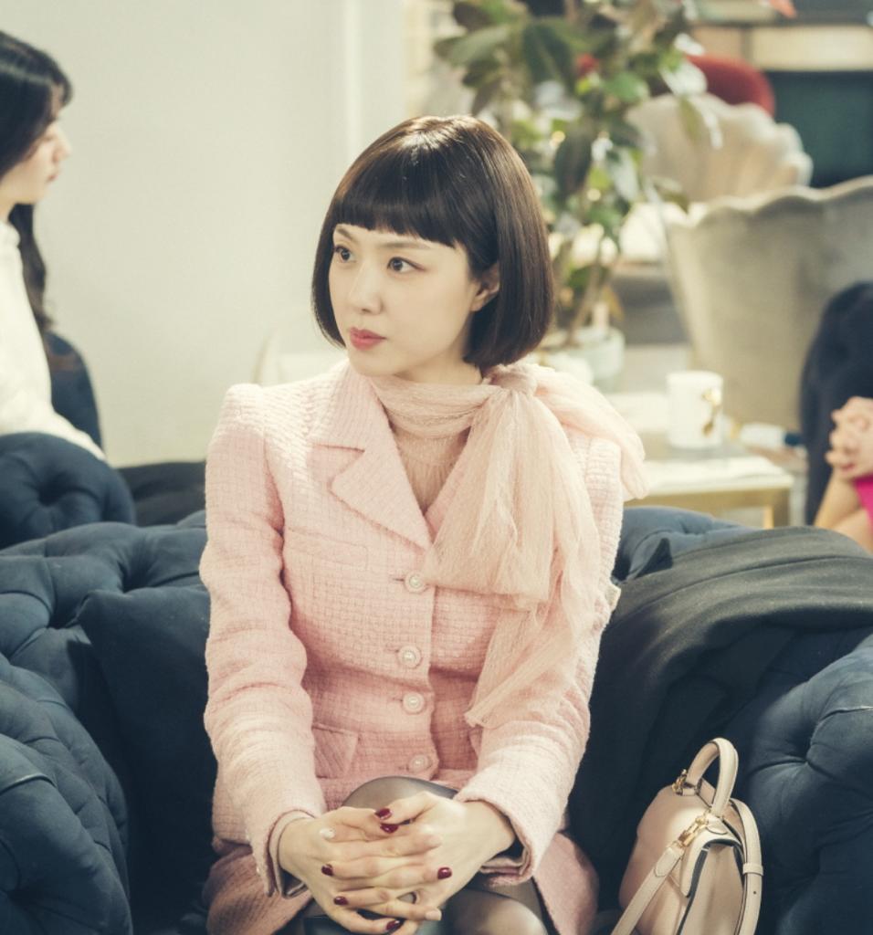 Sinopsis Red Balloon Episode 17: Seo Ji Hye Berubah, Tiru Gaya Hong Soo Hyun