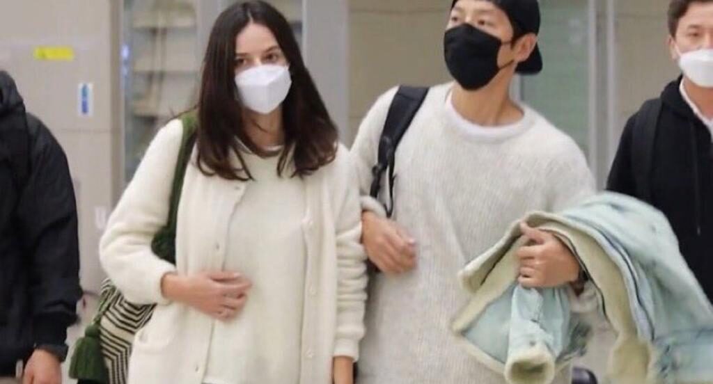 Syok! Song Joong Ki Umumkan Pernikahan dan Kehamilan Katy Louise Saunders